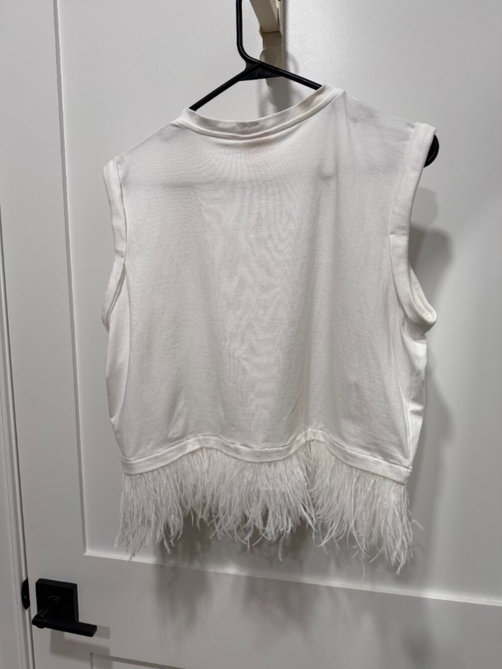 Cinq à Sept Feather-Trimmed Stretch-Cotton Crop T-Shirt - Picture 4 of 10